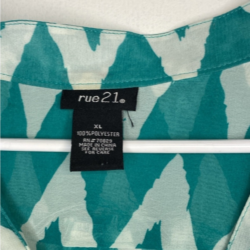 Chevron Pattern Sheer Blouse - Picture 2 of 3
